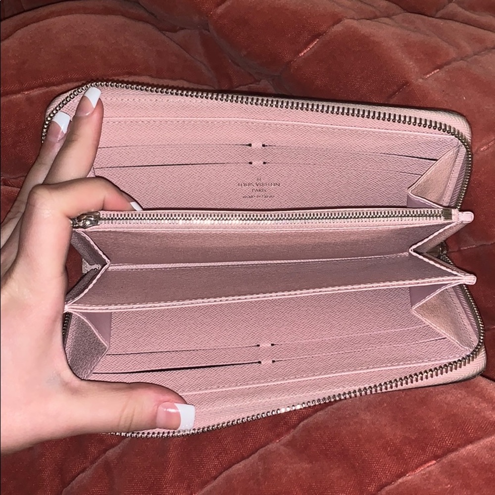 Louis Vuitton epi zippy wallet